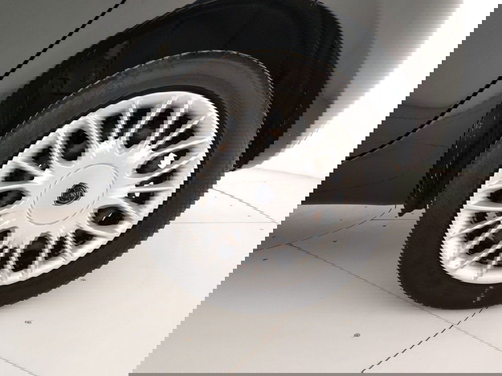 Lancia Ypsilon usata a Massa-Carrara (6)