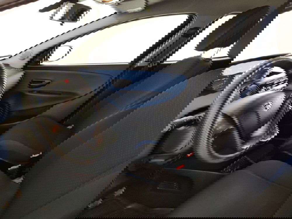 Lancia Ypsilon usata a Massa-Carrara (7)