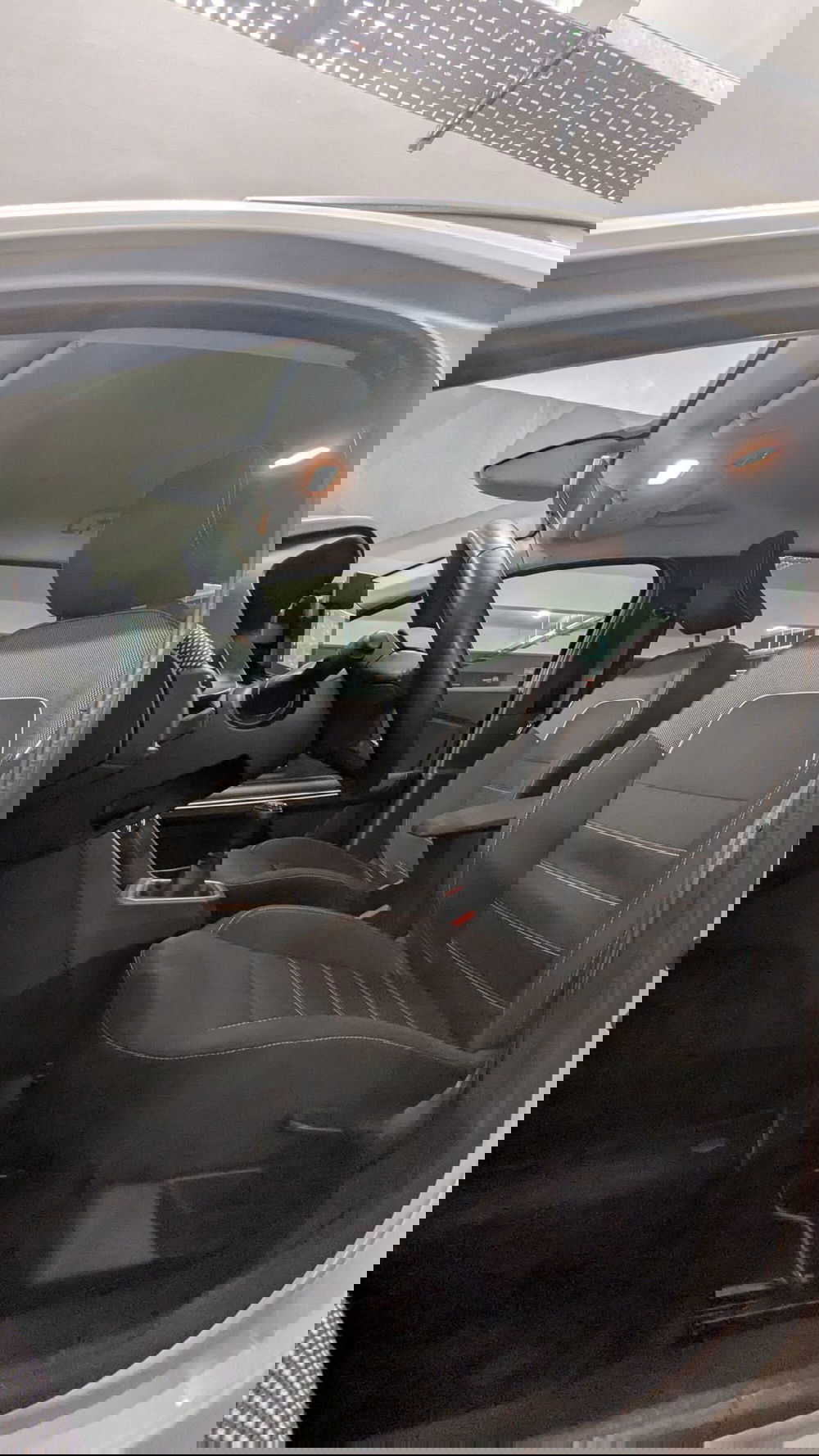 Dacia Jogger usata a Milano (13)