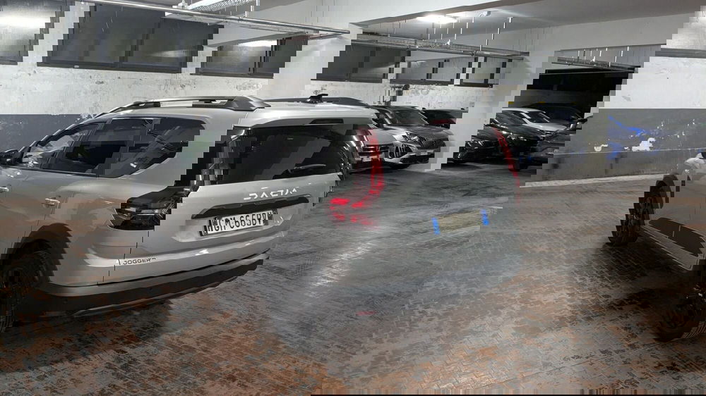 Dacia Jogger usata a Milano (2)