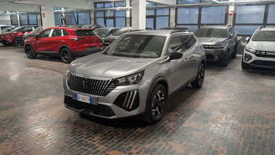 Peugeot 2008 1.2 puretech Active s&amp;s 100cv del 2023 usata a Milano