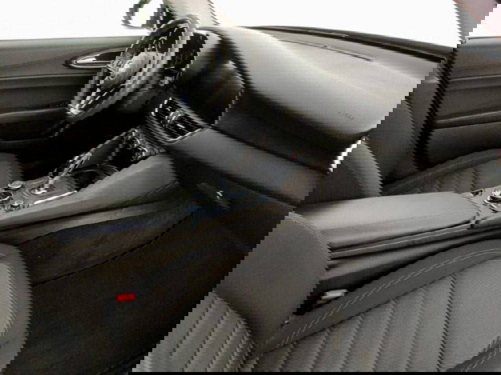 Alfa Romeo Giulia usata a Modena (12)