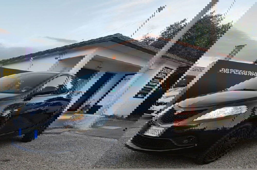 Lancia Ypsilon usata a Firenze