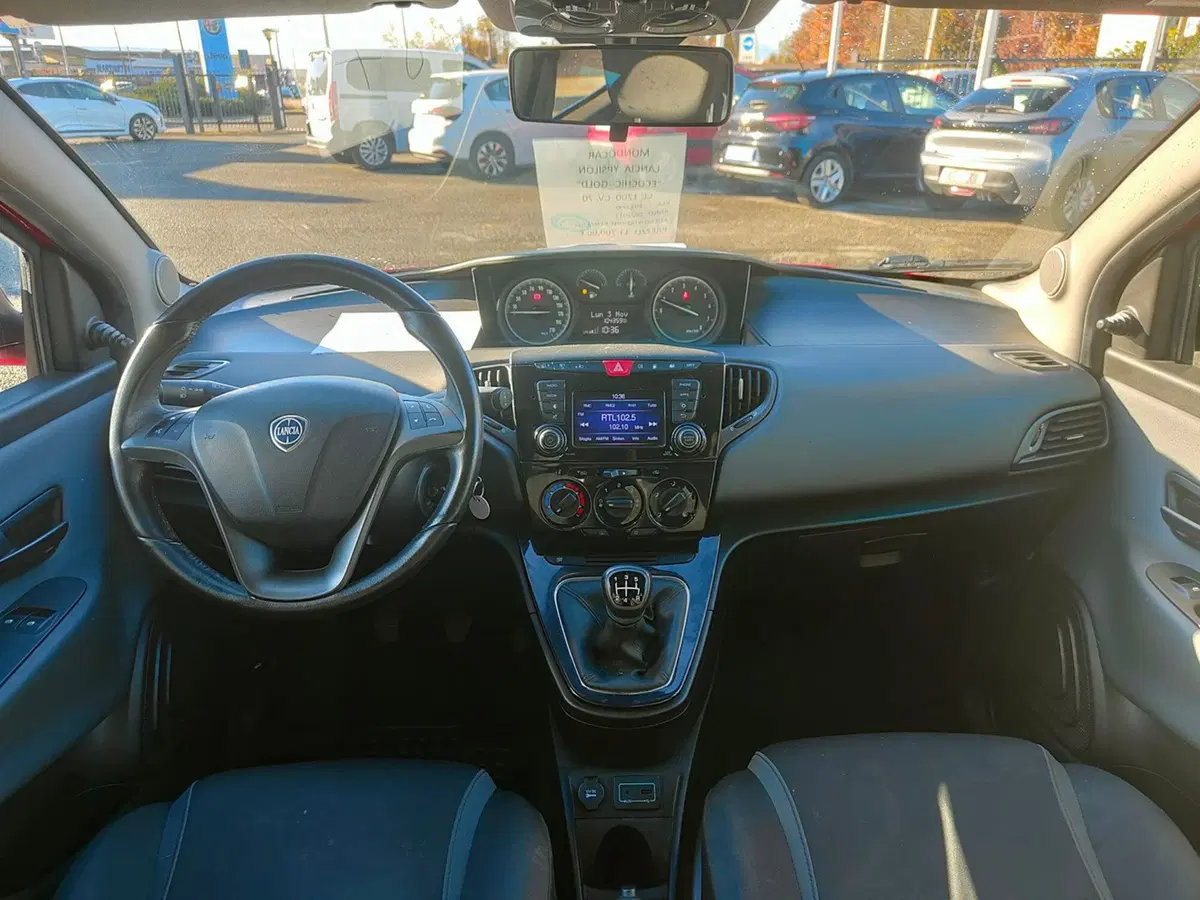 Lancia Ypsilon usata a Torino (10)