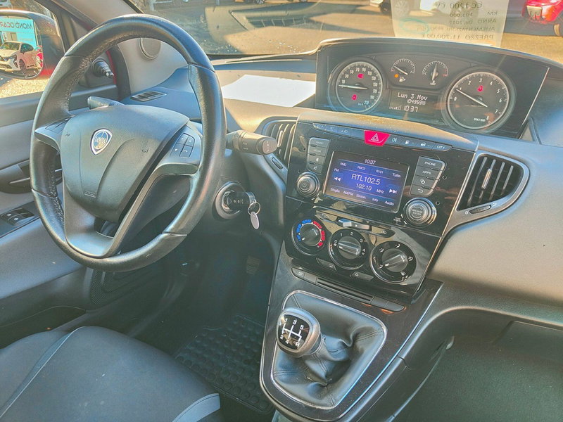 Lancia Ypsilon usata a Torino (19)