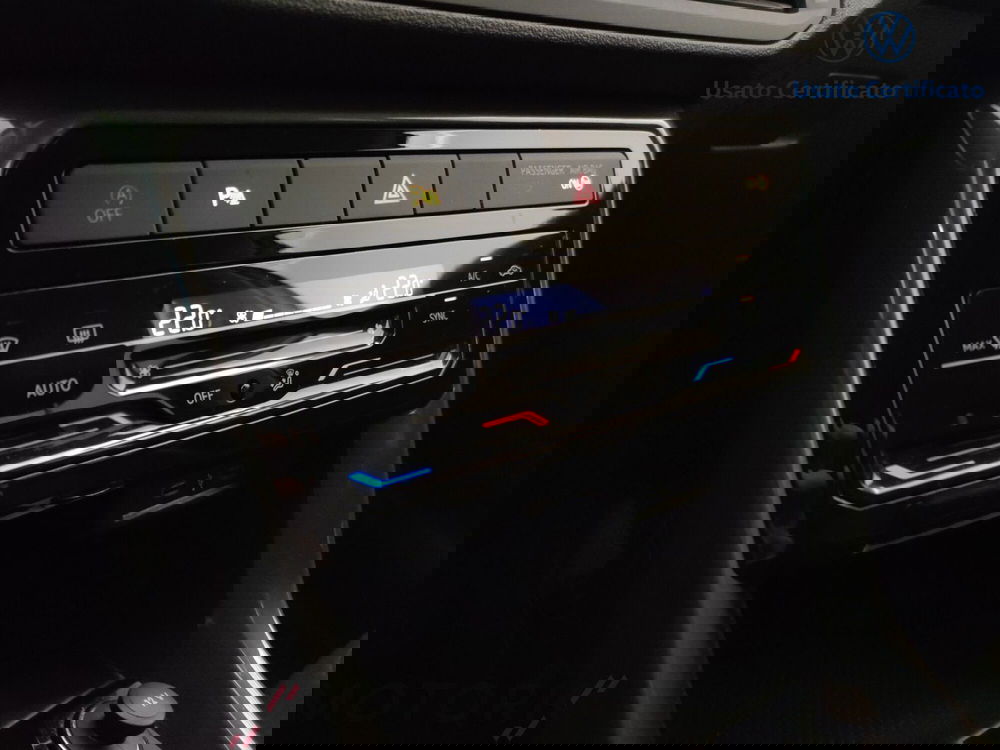 Volkswagen T-Cross usata a Varese (14)