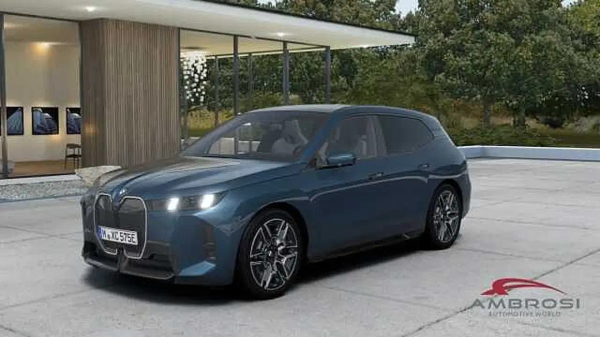 BMW iX nuova a Viterbo