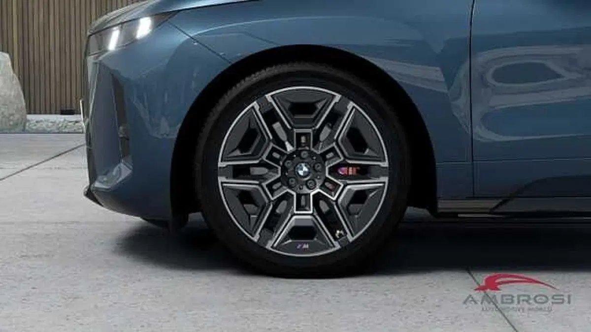BMW iX nuova a Viterbo (8)