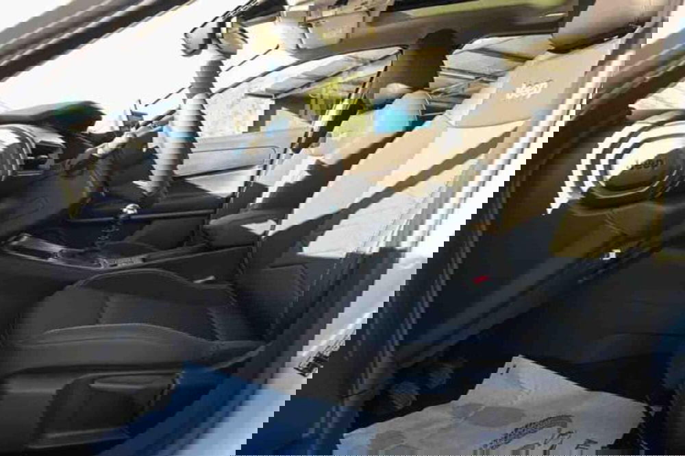 Jeep Avenger nuova a Torino (14)