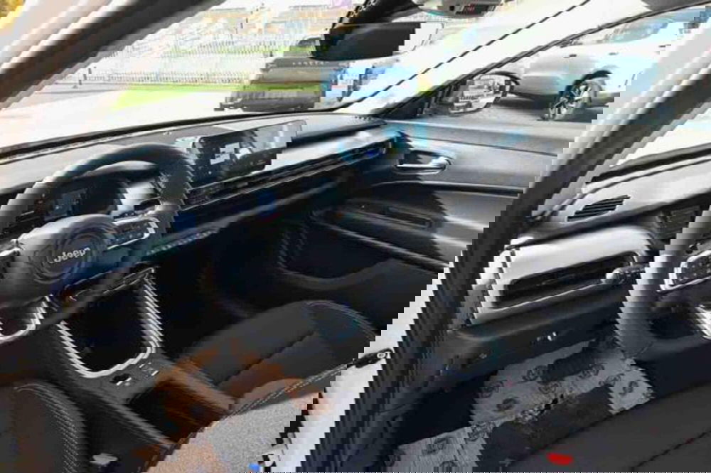 Jeep Avenger nuova a Torino (11)