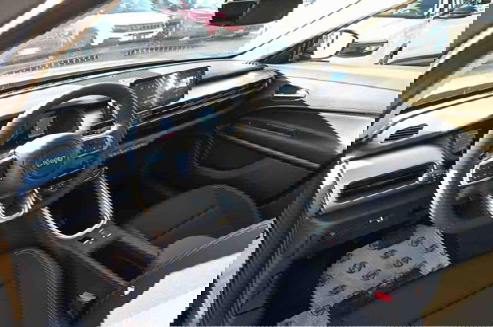 Jeep Avenger nuova a Torino (12)