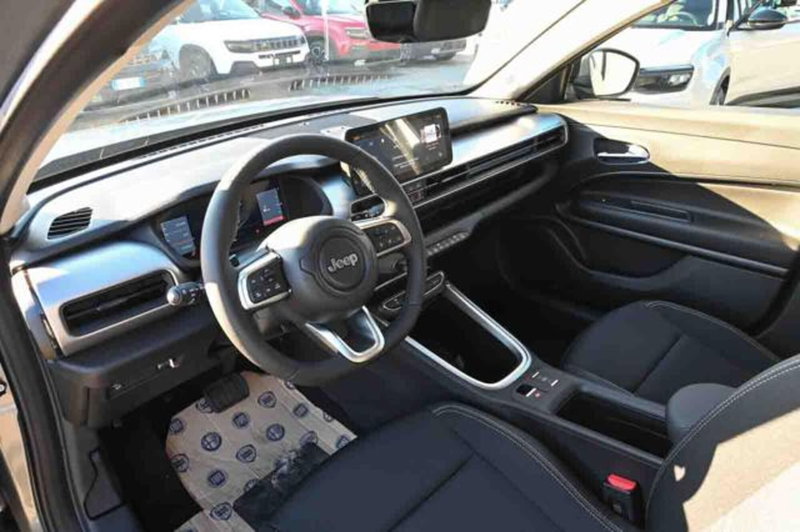 Jeep Avenger nuova a Torino (12)