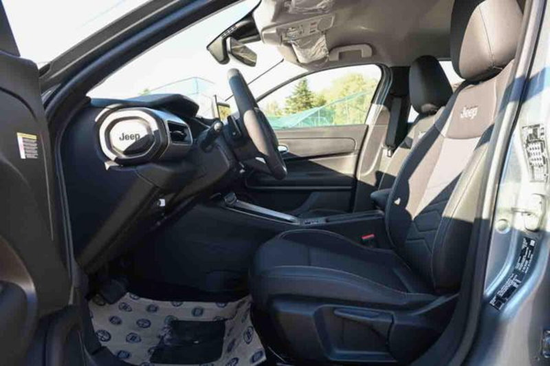 Jeep Avenger nuova a Torino (13)