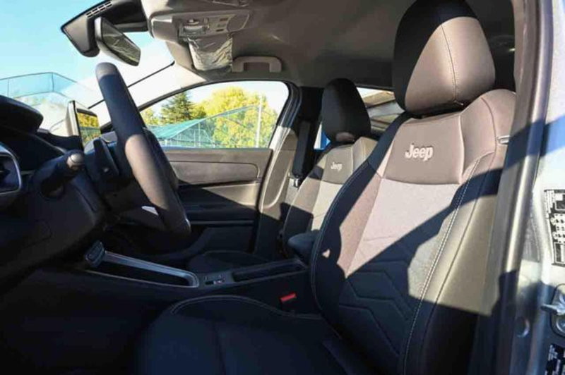 Jeep Avenger nuova a Torino (14)