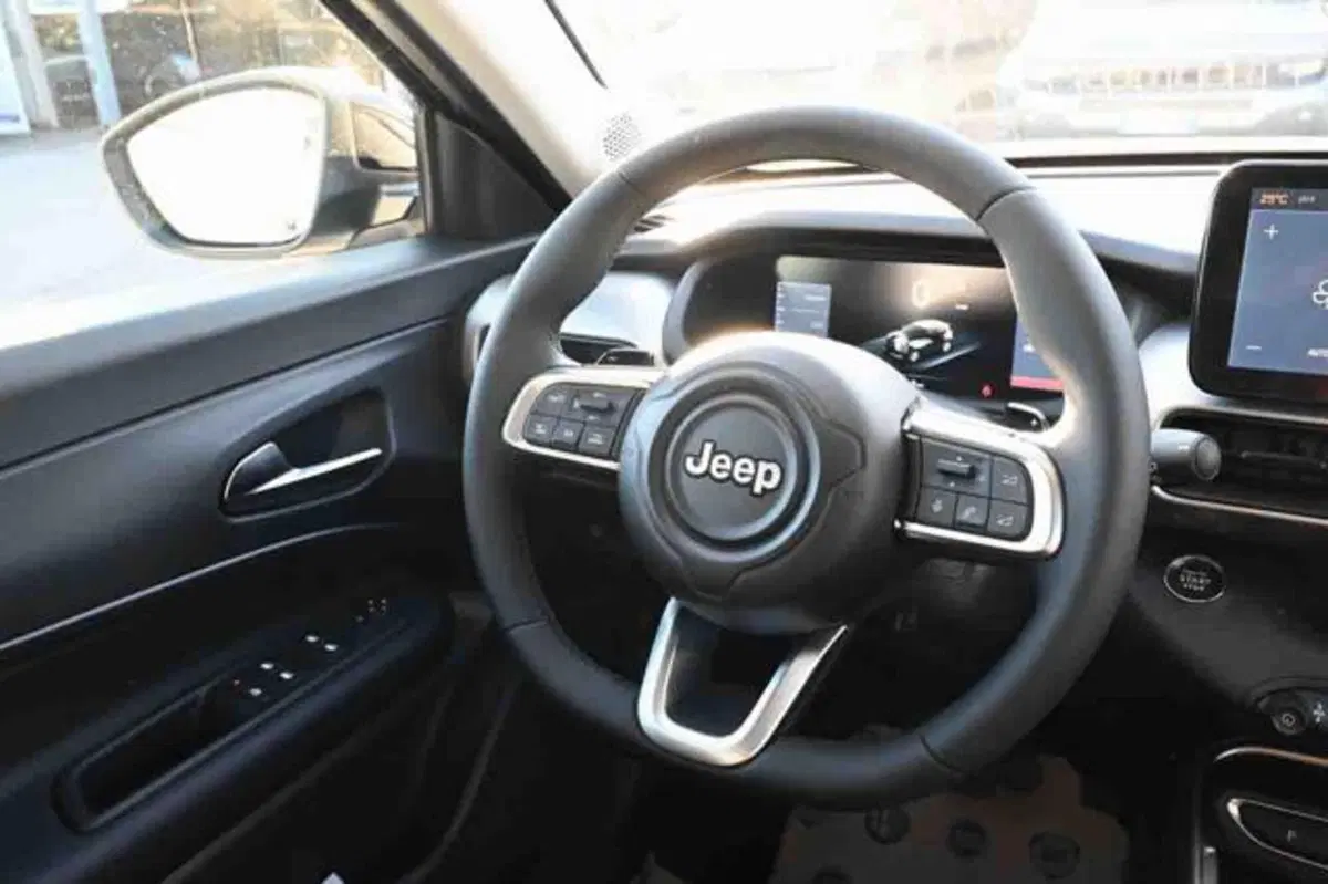 Jeep Avenger nuova a Torino (12)