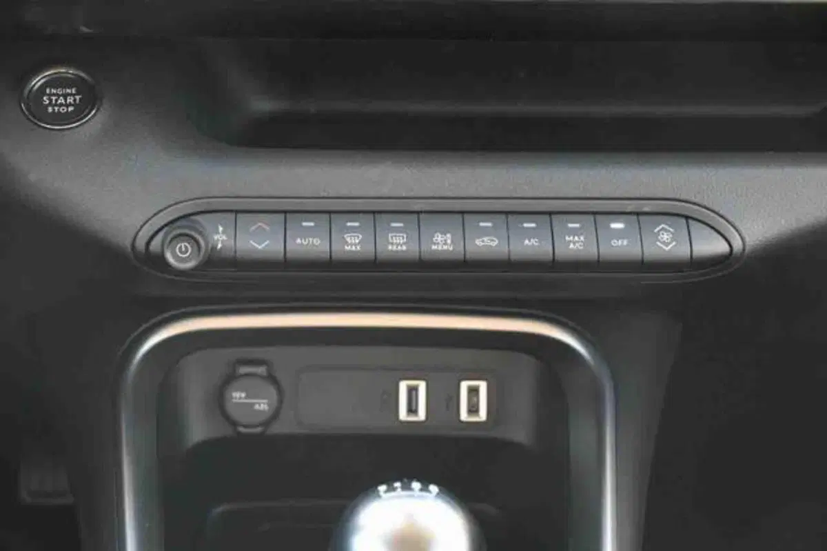 Jeep Avenger nuova a Torino (15)