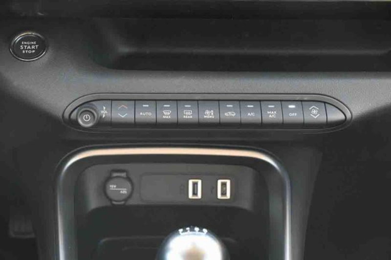 Jeep Avenger nuova a Torino (15)