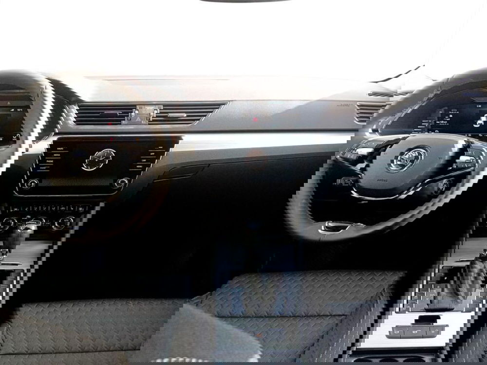 Skoda Superb Station Wagon usata a Piacenza (9)