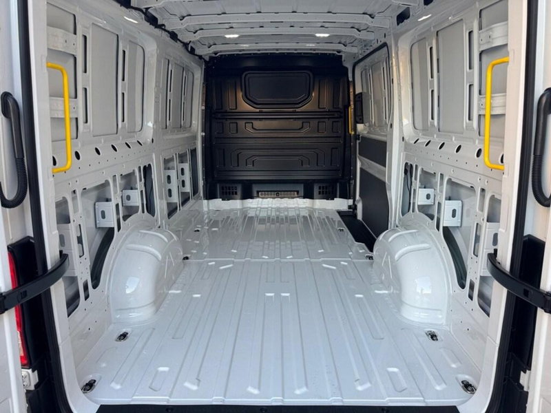 Volkswagen Veicoli Commerciali Crafter Furgone usata a Ravenna (7)