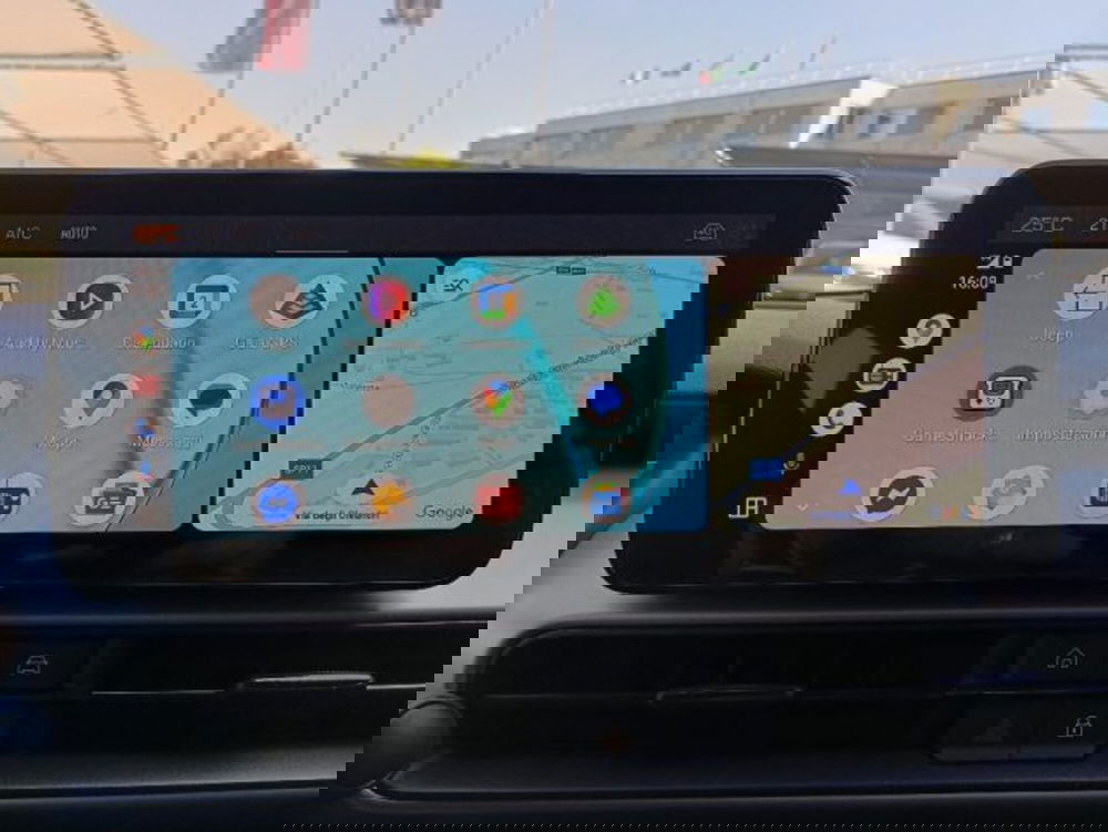 Jeep Avenger nuova a Brescia (13)