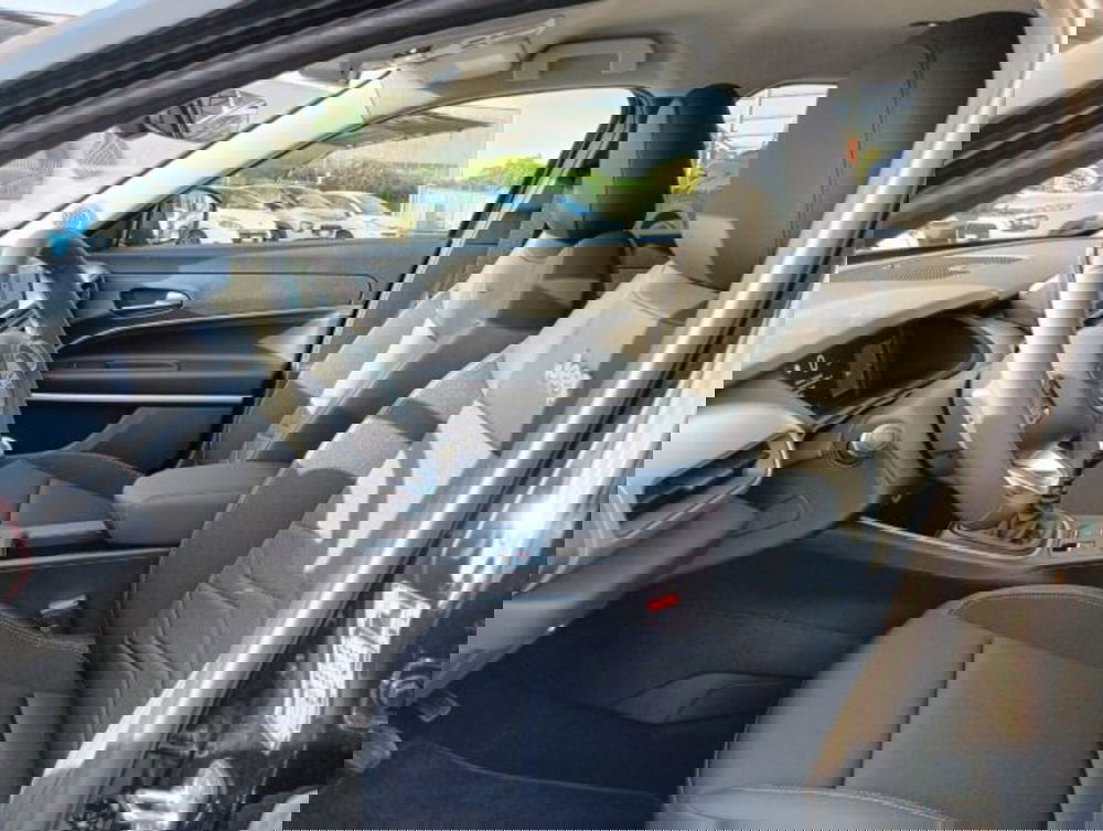 Jeep Avenger nuova a Brescia (8)