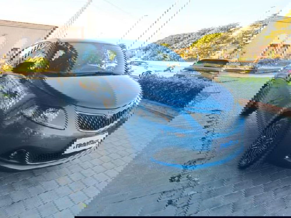 Lancia Ypsilon usata a Pisa (12)