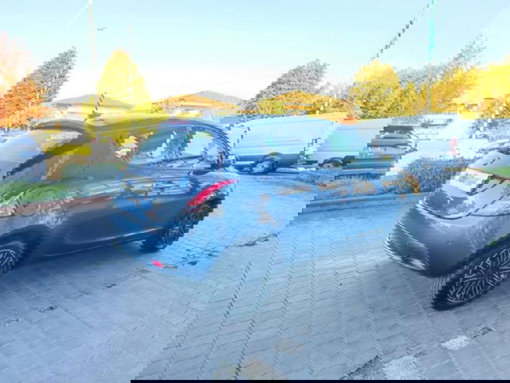 Lancia Ypsilon usata a Pisa (6)