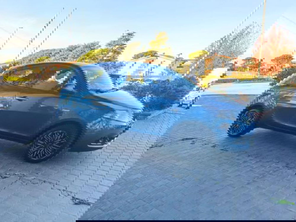 Lancia Ypsilon usata a Pisa (7)