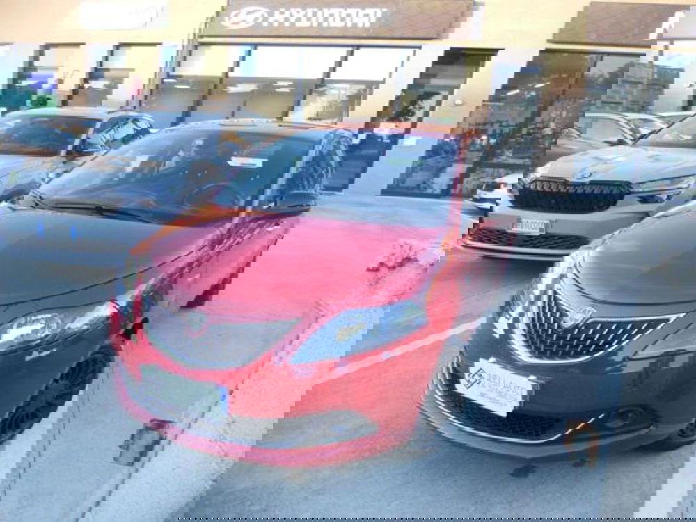 Lancia Ypsilon usata a Pisa