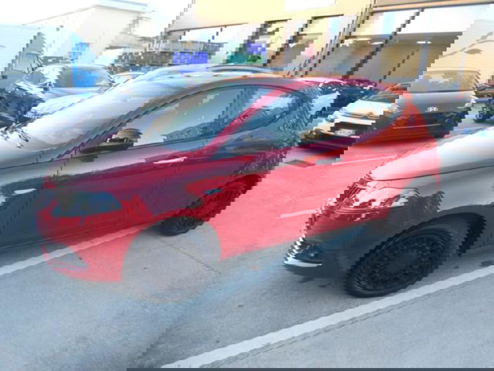 Lancia Ypsilon usata a Pisa (2)