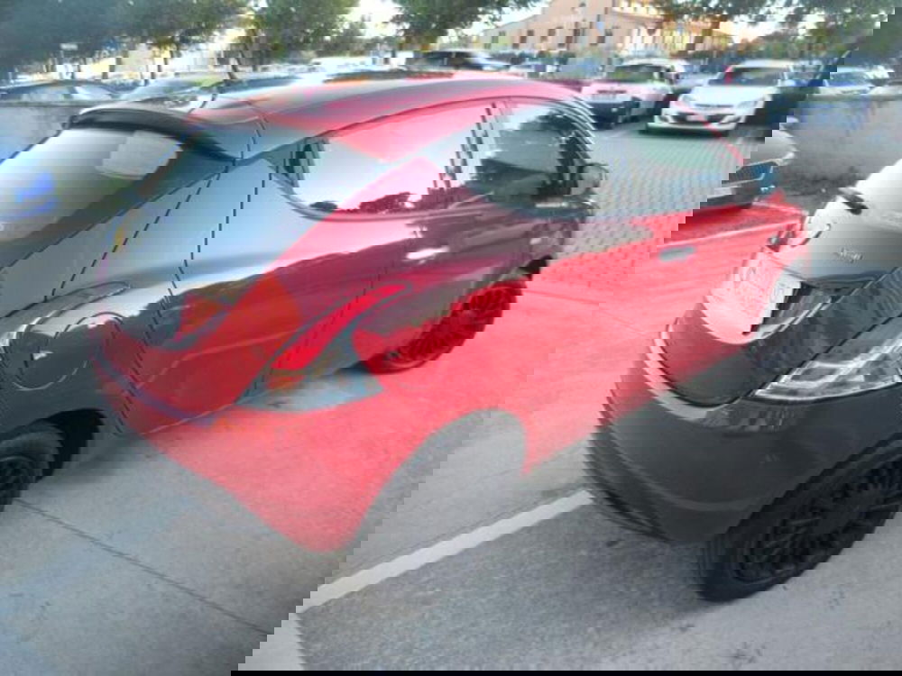 Lancia Ypsilon usata a Pisa (5)