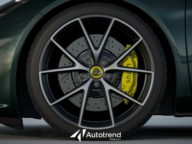 Lotus Emira nuova a Bari (11)