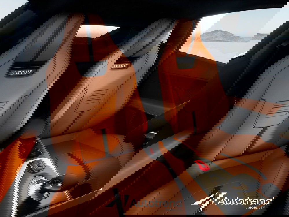 Lotus Emira nuova a Bari (14)