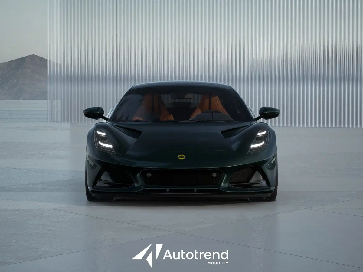 Lotus Emira nuova a Bari (3)