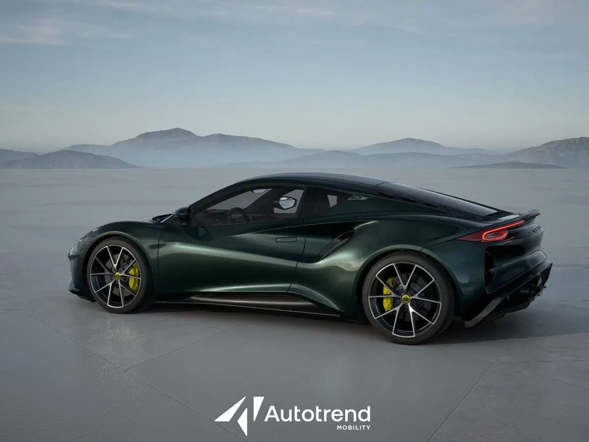 Lotus Emira nuova a Bari (8)