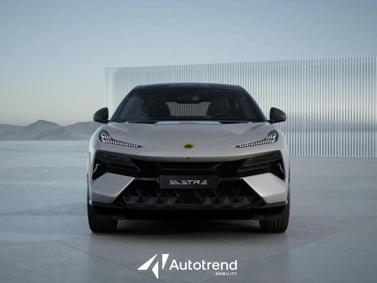 Lotus Eletre nuova a Bari (2)