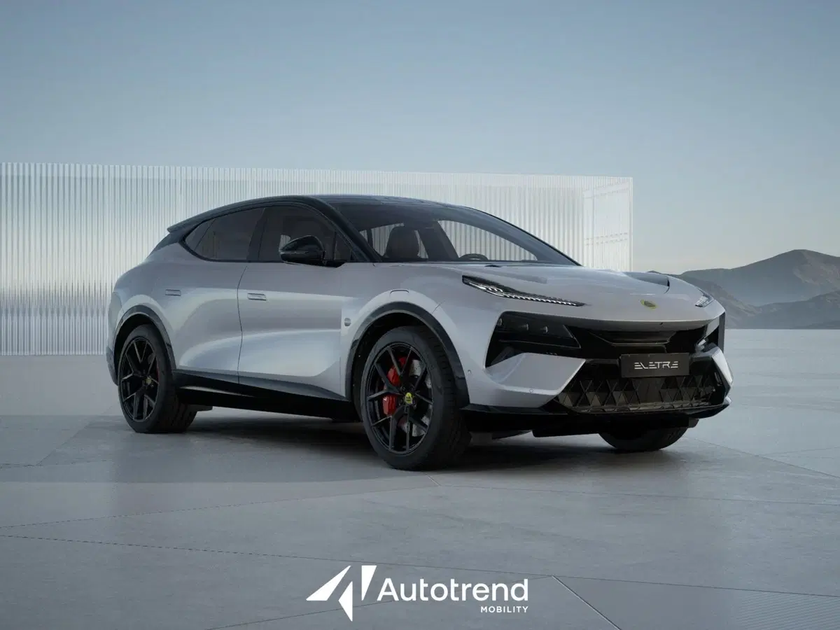 Lotus Eletre nuova a Bari (3)