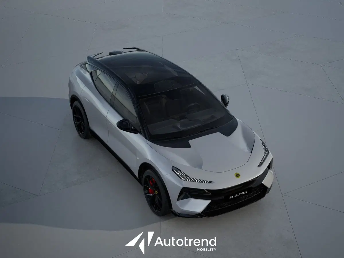 Lotus Eletre nuova a Bari (4)