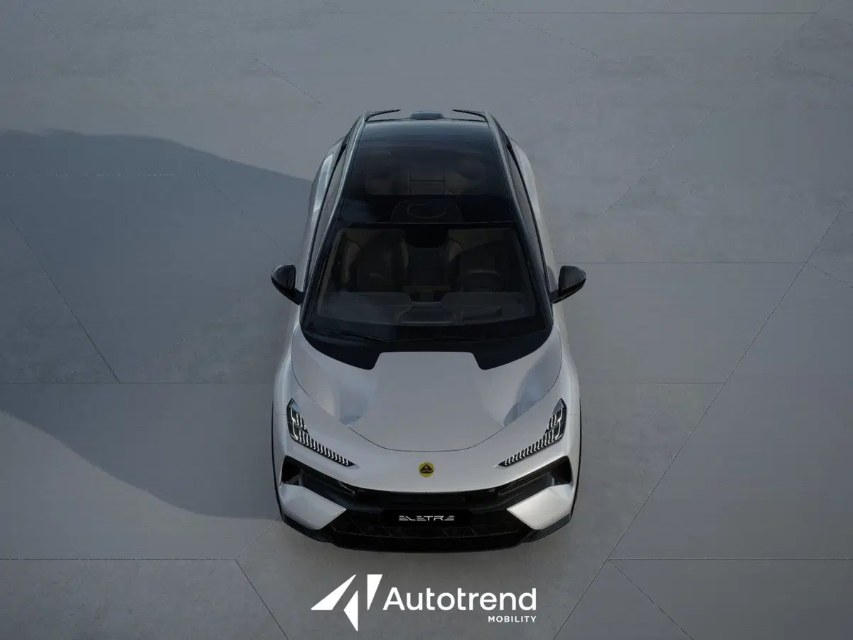 Lotus Eletre nuova a Bari (5)