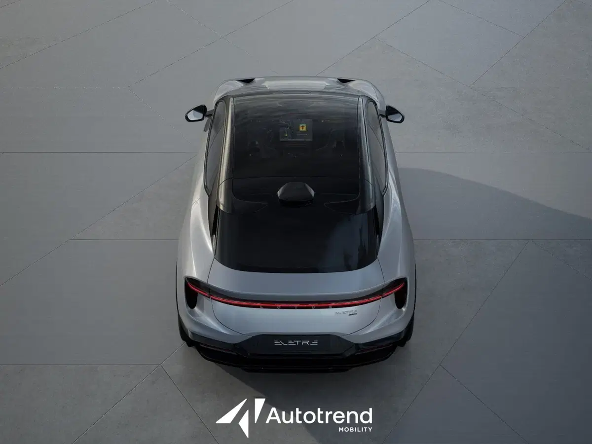 Lotus Eletre nuova a Bari (7)
