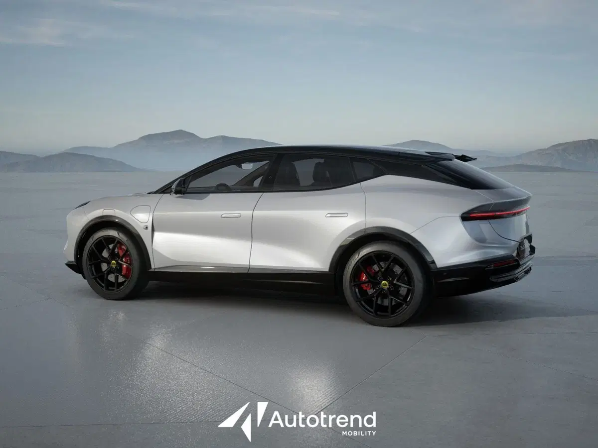 Lotus Eletre nuova a Bari (9)