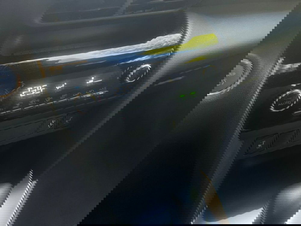 Toyota Yaris Cross usata a Lecco (14)