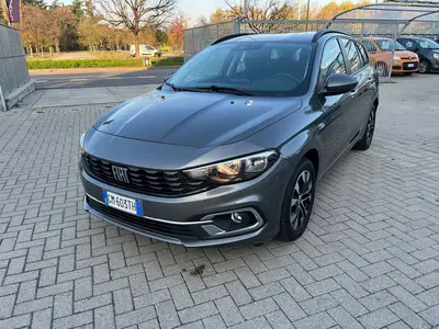 Fiat Tipo Station Wagon Tipo SW 1.6 mjt (Red) s&amp;s 130cv del 2023 usata a Milano