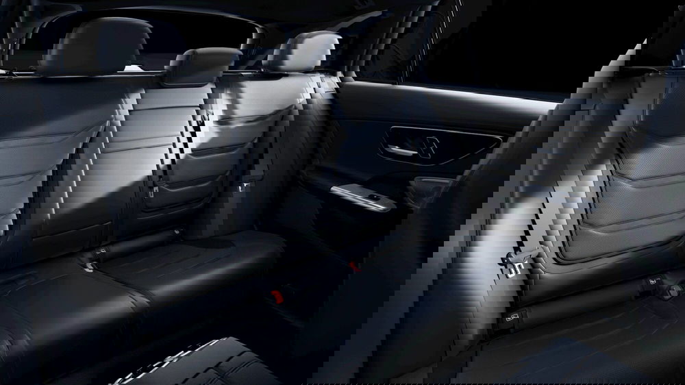 Mercedes-Benz Classe C Station Wagon nuova a Milano (6)