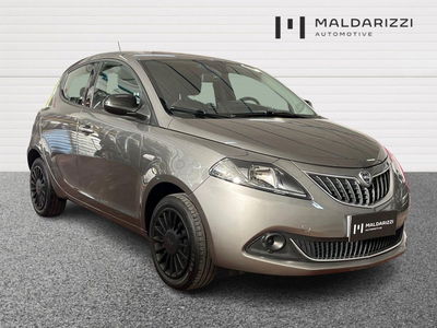 Lancia Ypsilon 1.0 FireFly 5 porte S&amp;S Hybrid Ecochic Silver del 2022 usata a Bari