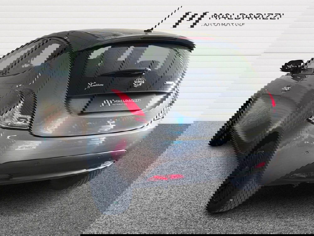 Lancia Ypsilon usata a Bari (7)