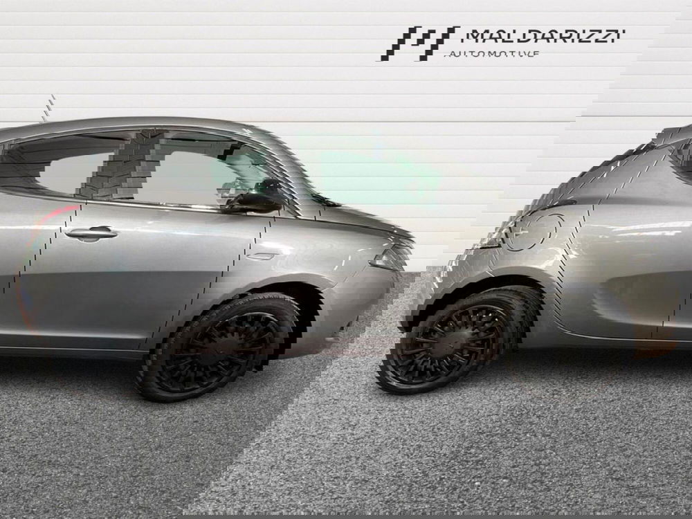 Lancia Ypsilon usata a Bari (9)