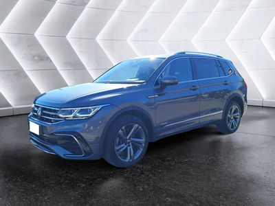 Volkswagen Tiguan Allspace 2.0 TDI 200 CV SCR DSG 4MOTION R-Line del 2023 usata a Salerno