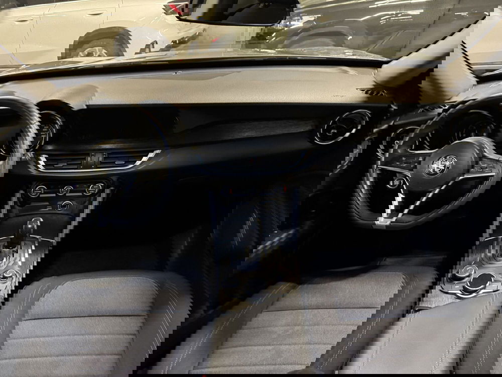 Alfa Romeo Stelvio usata a Messina (11)