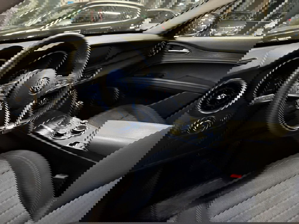 Alfa Romeo Stelvio usata a Messina (7)